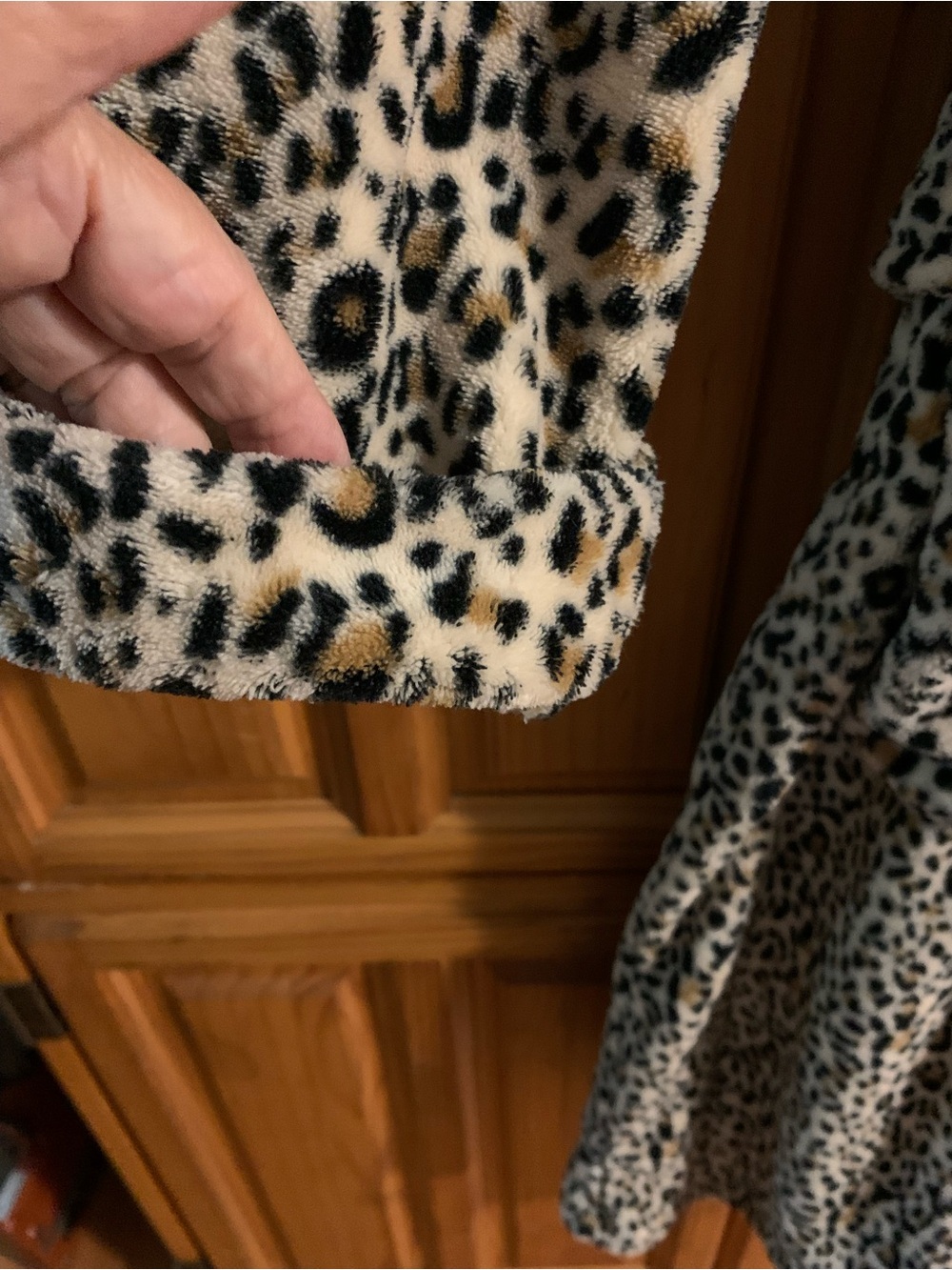 Lylani Leopard-Print Plush Robe, Size Large - Picture 6 of 8